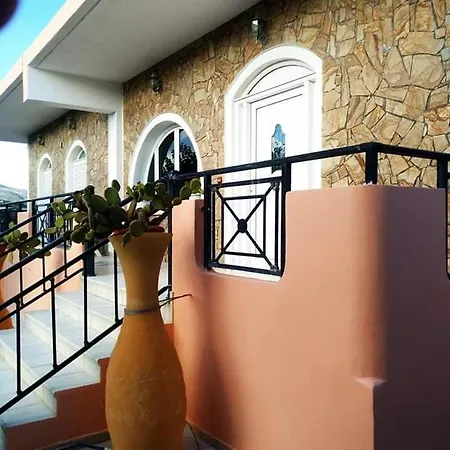 Dina Villa *